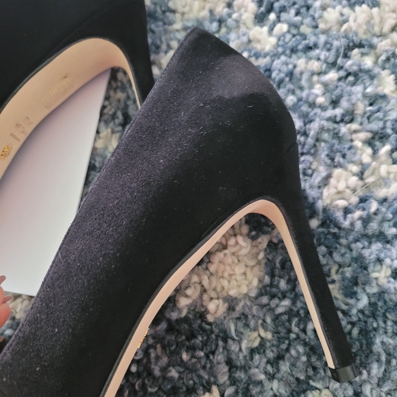 Brand New - Stuart Weitzman 95mm Black Suede Pumps (runs small, more like 8.5) - Picture 3 of 11